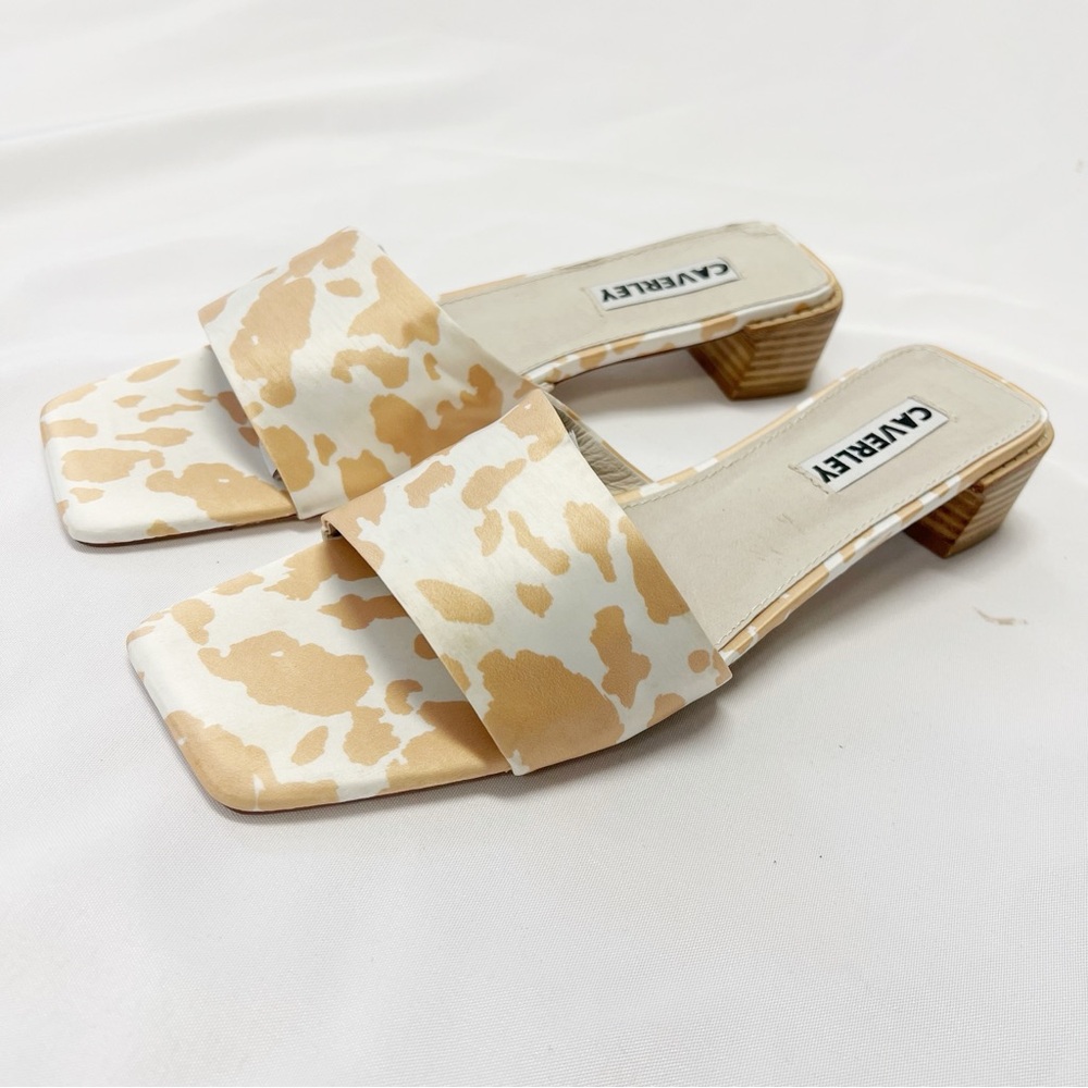 Anthropologie Beige and White Patterned Slide Sandals